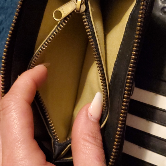 MILO Canadian leather black wallet - Picture 7 of 11